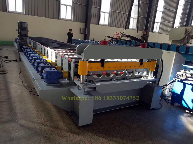 High Speed Gear Driving Way PBR Panel Roll Forming Machine.jpg