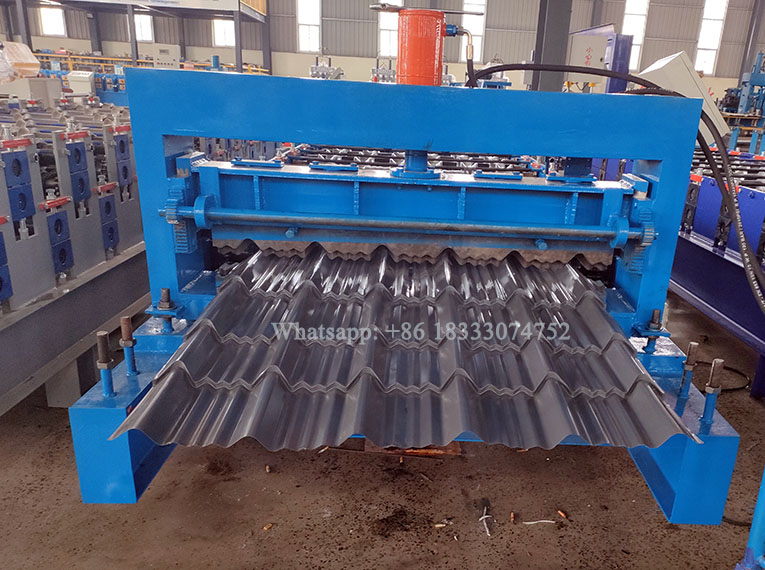 820 Model Tile Patterned Roof Roll Forming Machine.jpg