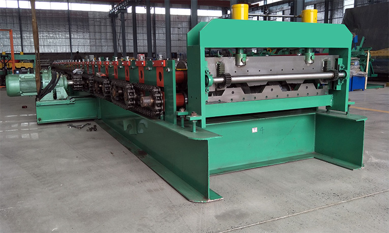 Steel Deck Roofing Roll Forming Machine.jpg